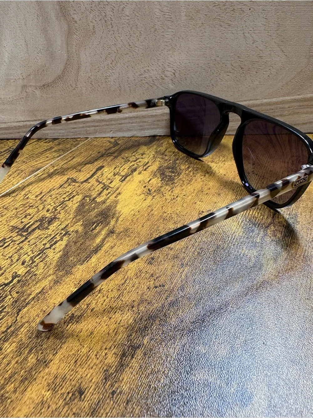 WMP Modern Aviator Sunglasses with Gradient Purple Lenses